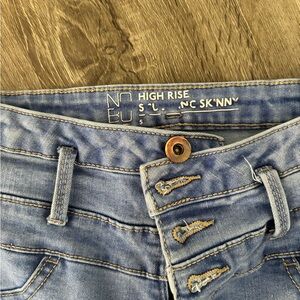 No Boundaries High Rise Jeans - Medium Blue
